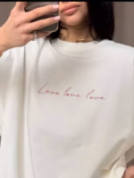 Футболка з мінімалістичним дизайном "Love" - Зображення 4